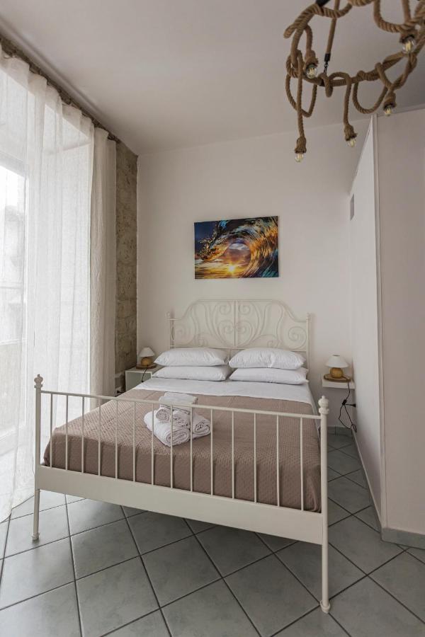 Al Centro Storico Apartment Наполи Екстериор снимка
