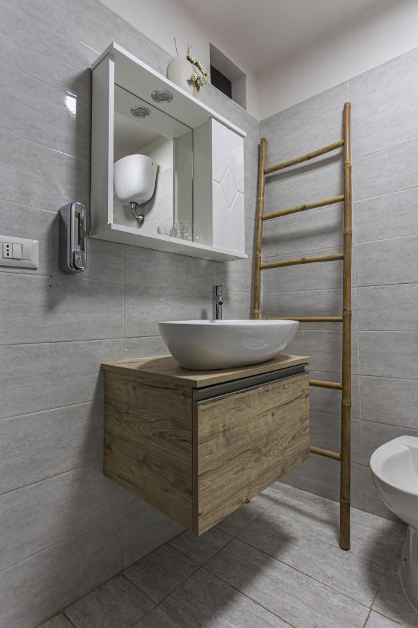 Al Centro Storico Apartment Наполи Екстериор снимка